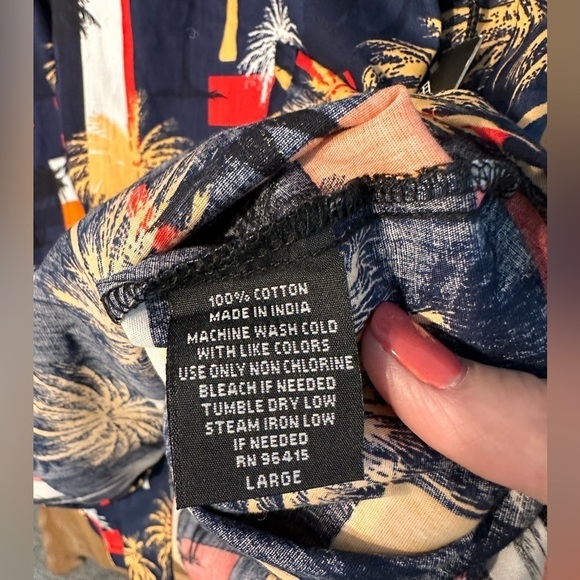 Massive Short Sleeve Tropical Button Down Shirt Men’s Size Large NWT - Picture 4 of 5